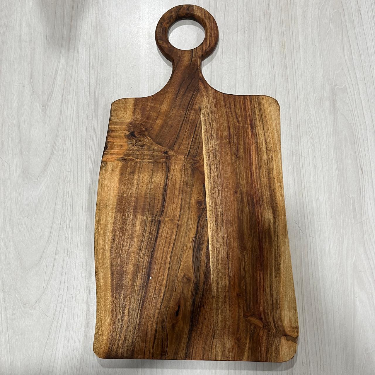 ACACIA WOOD 21" X 10.5" CUTTING BOARD WITH HANDLE