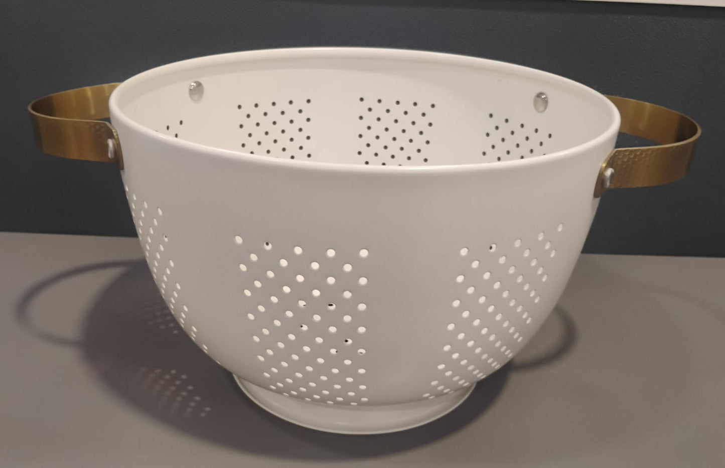 5 QT WHITE COLANDER WITH GOLD HANDLES